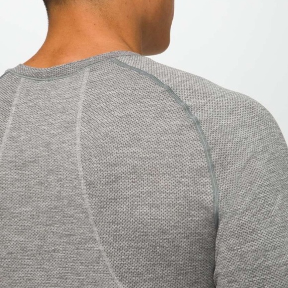Lululemon Men’s Metal Vent Tech Short Sleeve
2.0 with Logo Heathered Slate Med - Picture 6 of 8
